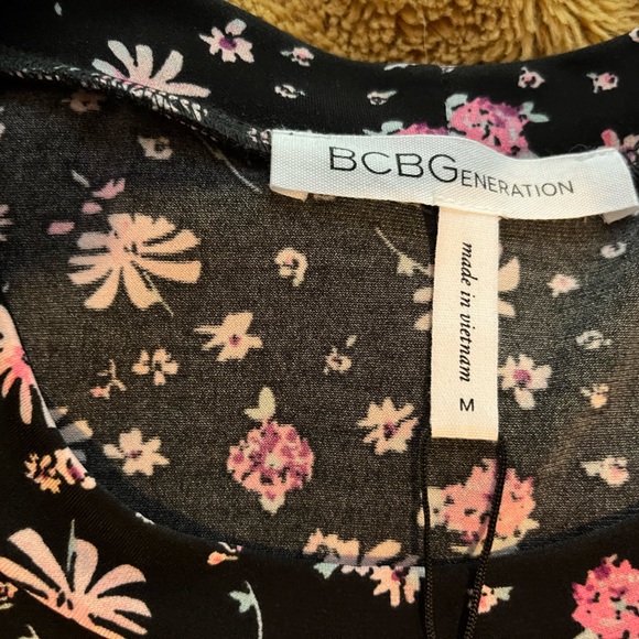 Cute NWT black stretchy polyester dress with flowers long sleeve size M - Picture 5 of 6